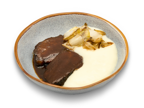 Melós de vedella al vi negre, puré de patata i espinacs